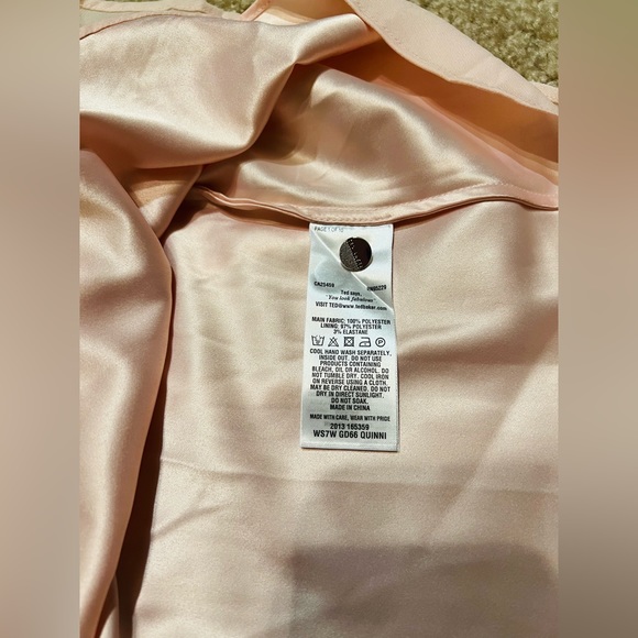 A lovely baby pink dress. Perfectly fitted yet comfortable - Picture 5 of 6